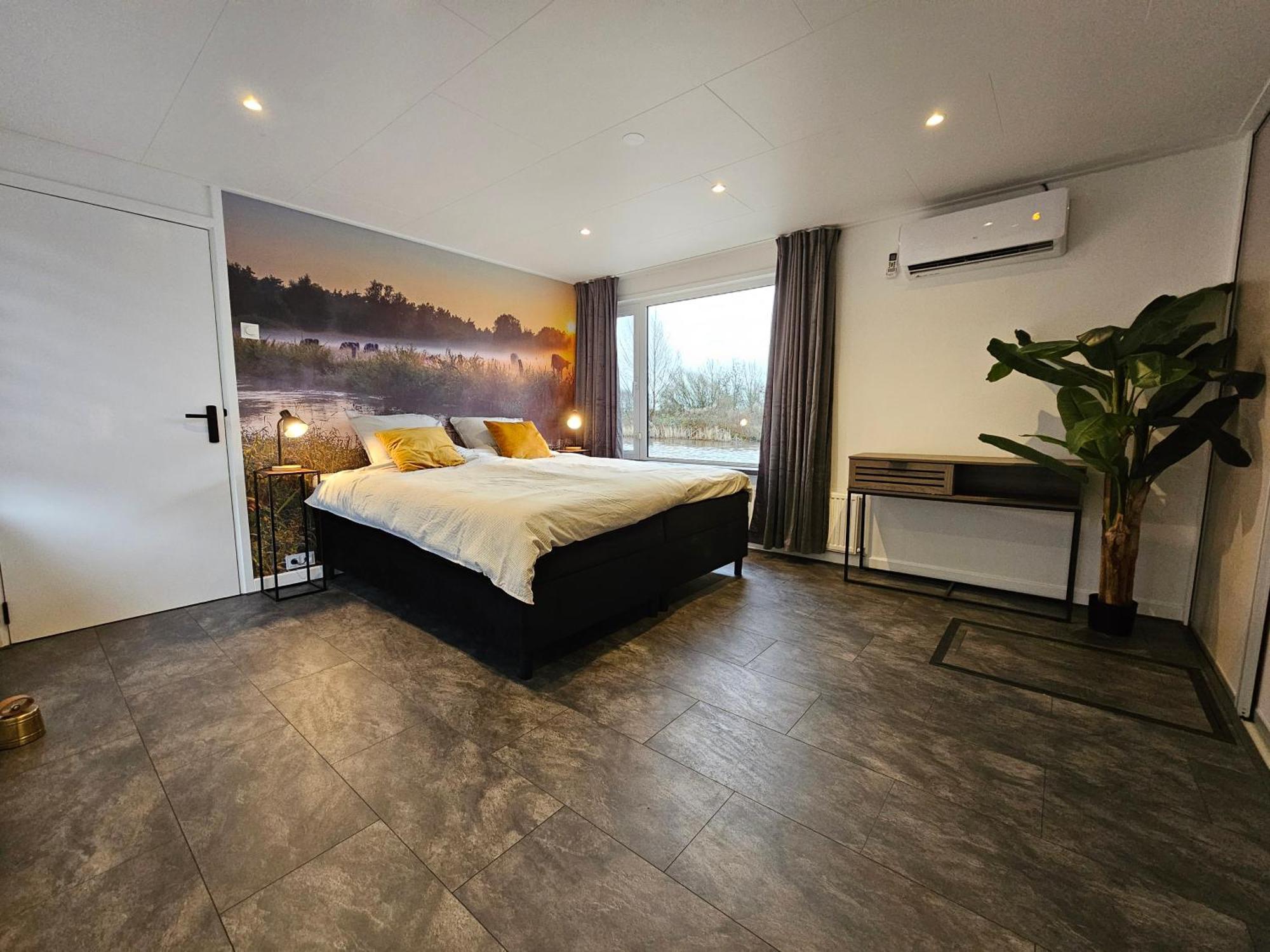 Luxe Woonboot In De Natuur Evt Met Console Bootje! Leeuwarden Exterior photo