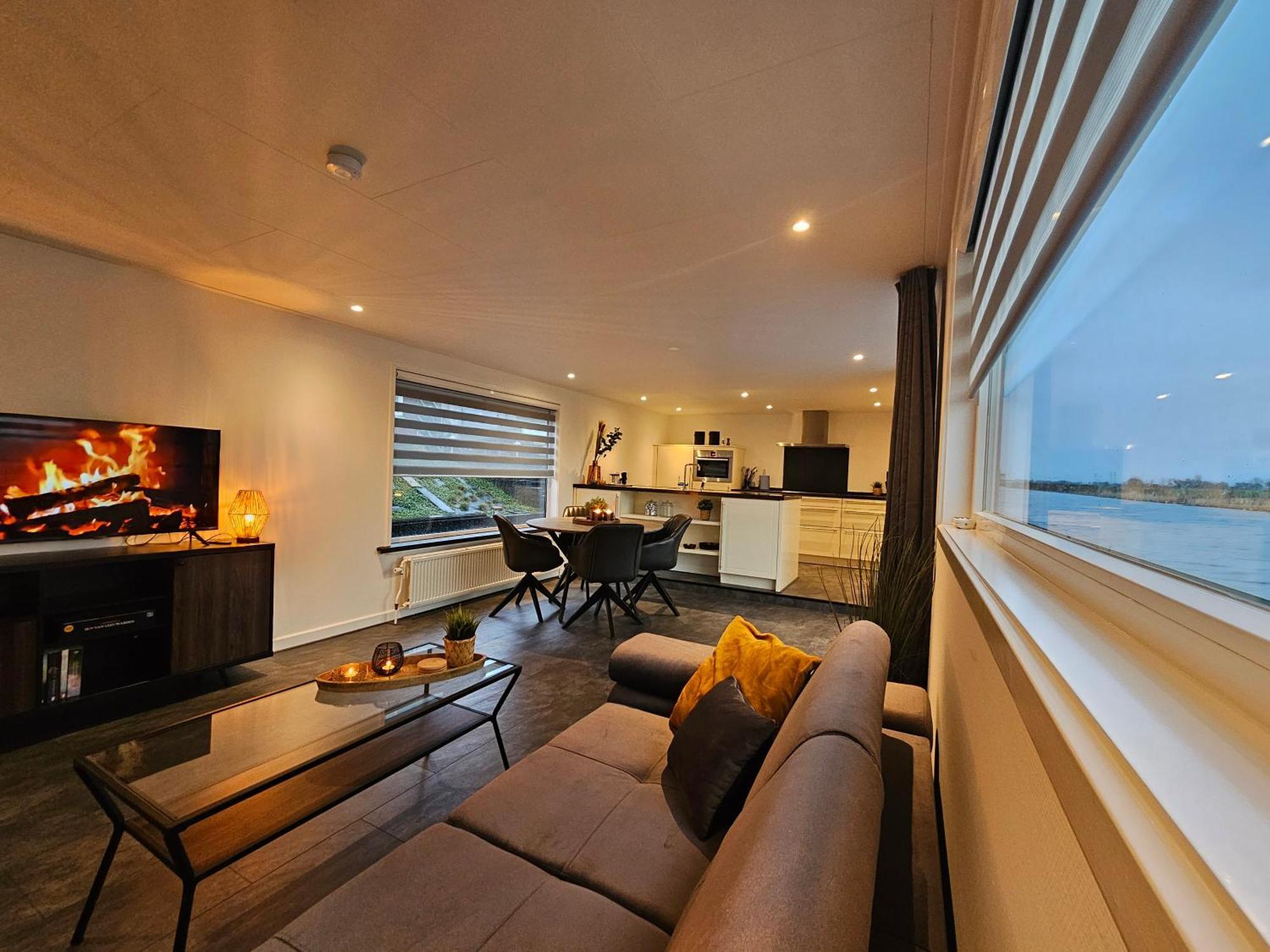Luxe Woonboot In De Natuur Evt Met Console Bootje! Leeuwarden Exterior photo